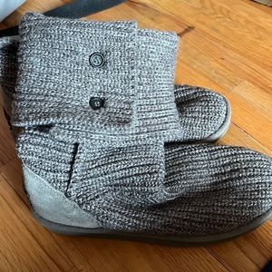 Grey knit UGG boots